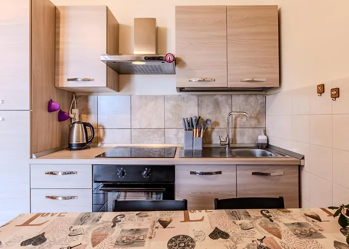 Appartement Castagno 1 & 2 On The Wayfarer's Path With Ac And Wifi